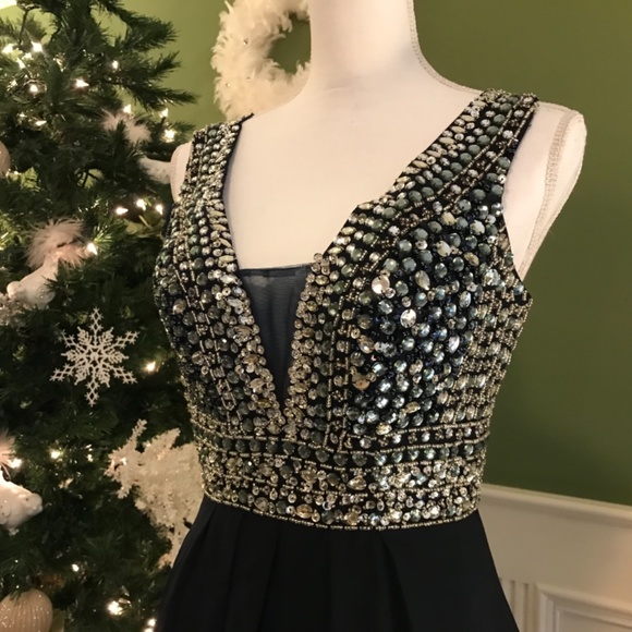 Formal evening prom dress - Picture 3 of 9